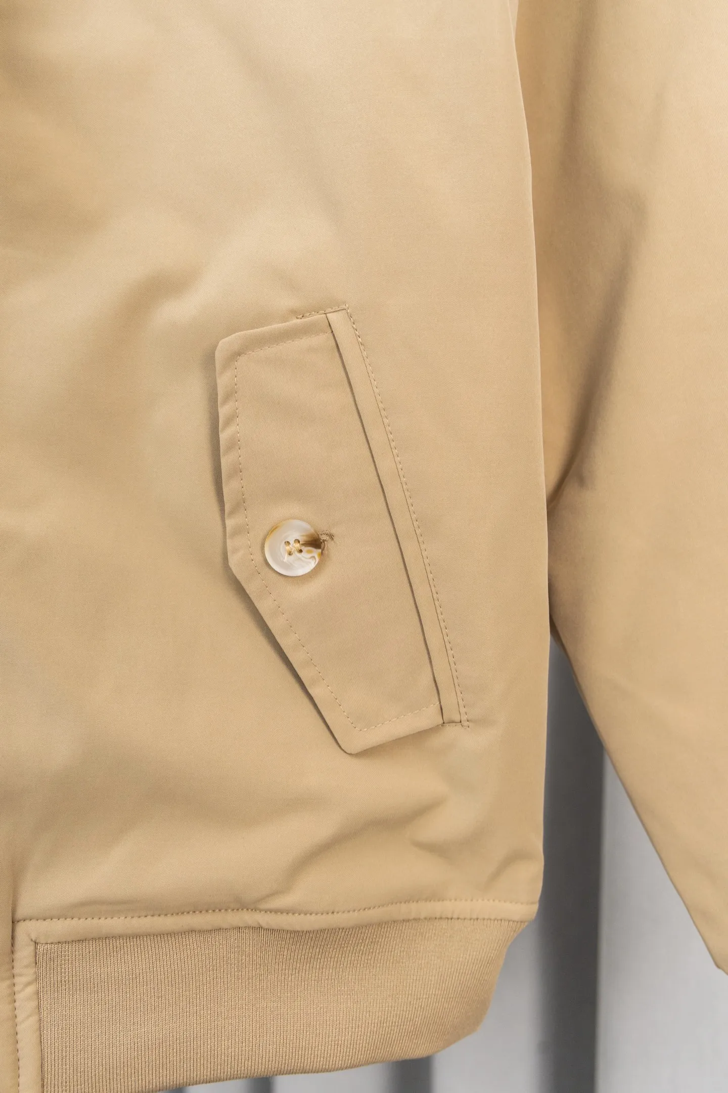 P370 Model number: M038 Rah Lauren Harrington classic unisex old cadre zipper jacket cotton-padded jacket Yi Mengling's same style. Recommended by many fashion bloggers. The Harrington jacket's lapel zipper windproof design perfectly blends casual style with street trend elements, making it very suitable for neutral wear. The fabric texture of the jacket is excellent and comfortable to wear. It is a very versatile and trendy jacket. Original development, 100% pure cotton fabric, exquisite embroidery, evergreen style for all seasons, feel free to buy it, retro will never go out of style!  Color: Khaki Black Navy Size: S-XL